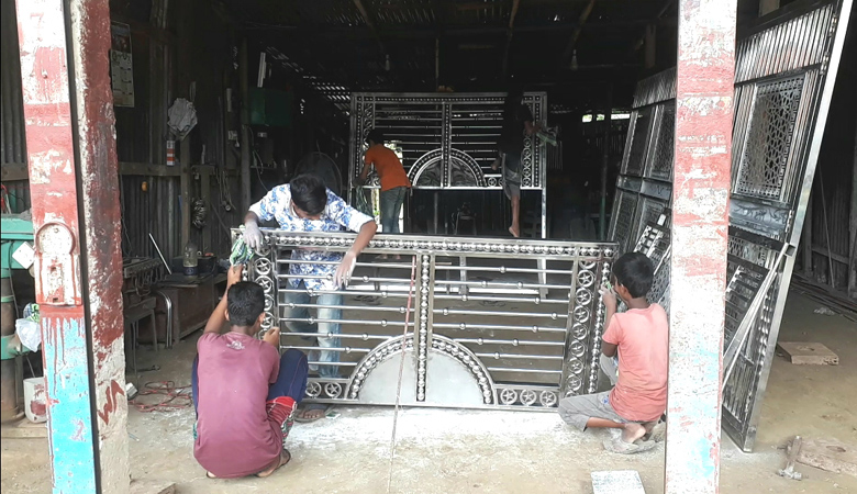 করোনার প্রভাব : ফরিদগঞ্জে শিশুশ্রম বৃদ্ধি ॥ মোবাইলে আসক্তি বাড়ছে