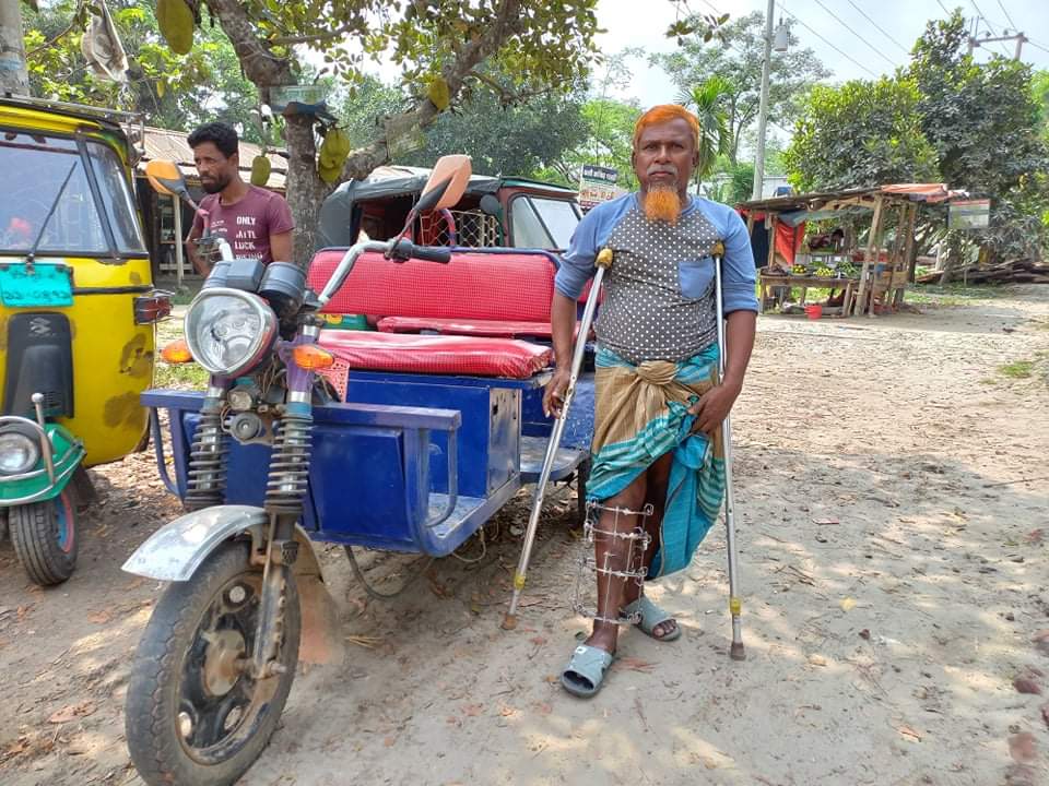 অটো রিক্সাচালক জাহাঙ্গীরের বেঁচে থাকাই যেন অন্যায় !