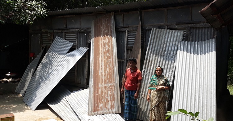 কচুয়ায় কালবৈশাখী ঝড়ে নিরীহ পরিবারের বসতঘর লন্ডভন্ড