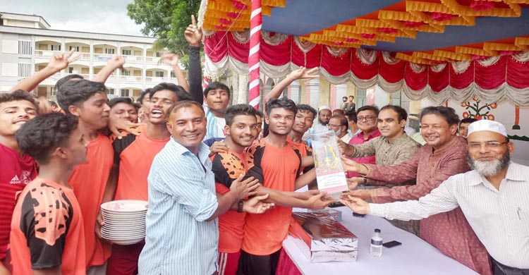 হাজীগঞ্জে গ্রীষ্মকালীন ক্রীড়া প্রতিযোগিতার ফাইনাল খেলা ও পুরস্কার বিতরণ  