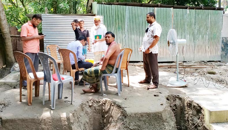 মৈশাদীতে বীর নিবাস নির্মাণে ভারপ্রাপ্ত ঠিকাদারের গড়িমসি না অন্য কিছু?  