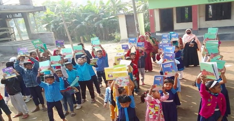 স্কুলে স্কুলে বই উৎসব, শিক্ষার্থীদের উচ্ছ্বাস