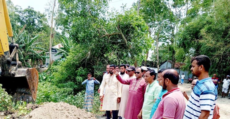 মোহনপুরে নতুন রাস্তা নির্মাণ কাজের উদ্বোধন করলেন ইউপি চেয়ারম্যান কাজী মিজান  