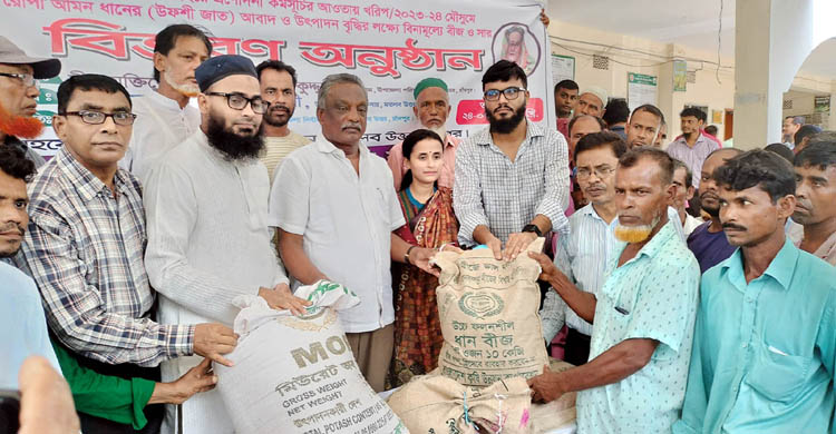 সার এখন সরকার কৃষকদের কাছে পৌঁছে দিচ্ছে এটাই আমাদের সরকারের সাথে অন্য সরকারের পার্থক্য