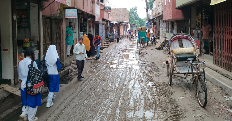 পাড়া-মহল্লার সড়কগুলো বেহাল দশা ॥ জনদুর্ভোগ চরমে  