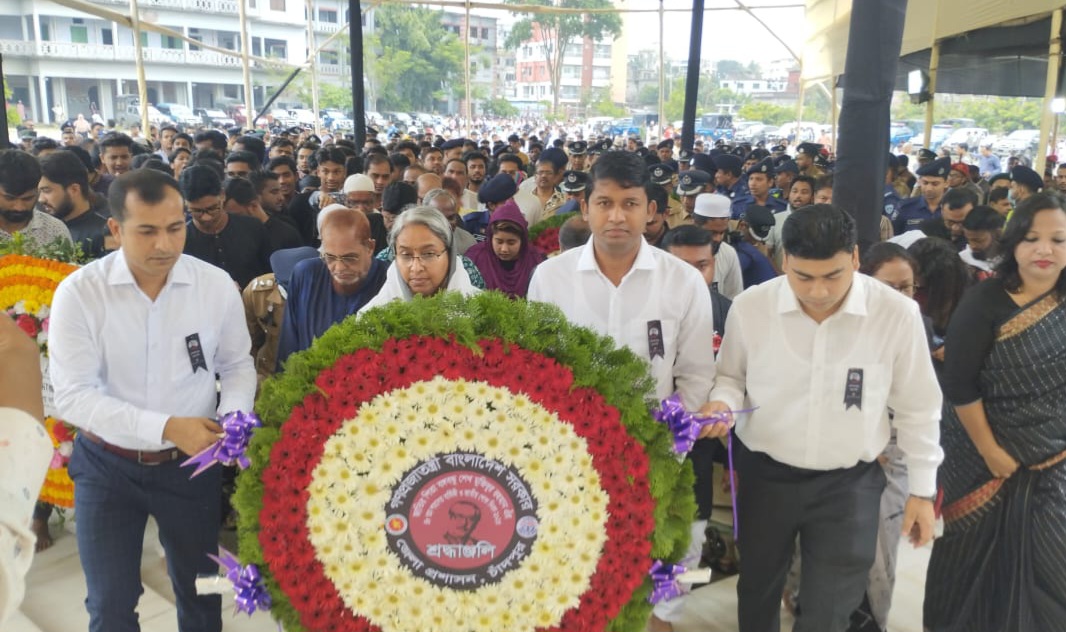 শোক দিবসে বঙ্গবন্ধুর প্রতিকৃতিতে শিক্ষামন্ত্রীর শ্রদ্ধা