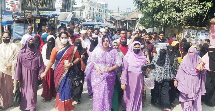 ফরিদগঞ্জে অ্যাডঃ নাজমুন নাহার অনির নেতৃত্বে হরতালের বিরুদ্ধে প্রতিবাদ সমাবেশ  