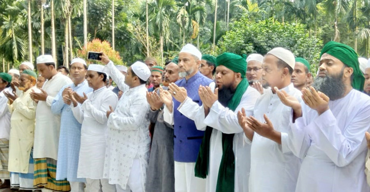 ফরাজীকান্দি দরবার শরীফের পীরের মাজার জিয়ারতে নূরুল আমিন রুহুল এমপি  