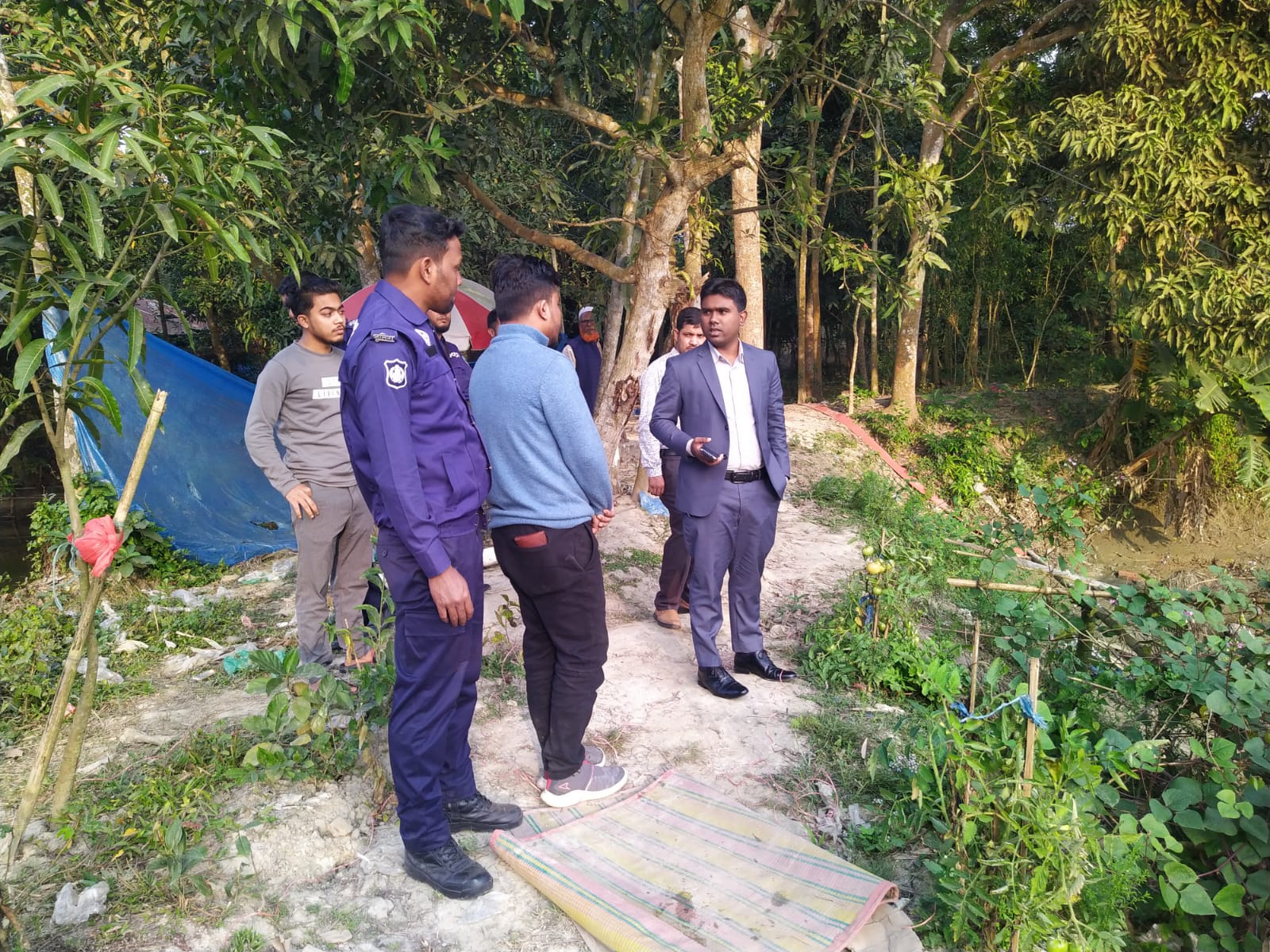 হাজীগঞ্জে অবৈধ ড্রেজার পরিচালনার দায়ে  ১ লাখ টাকা জরিমানা