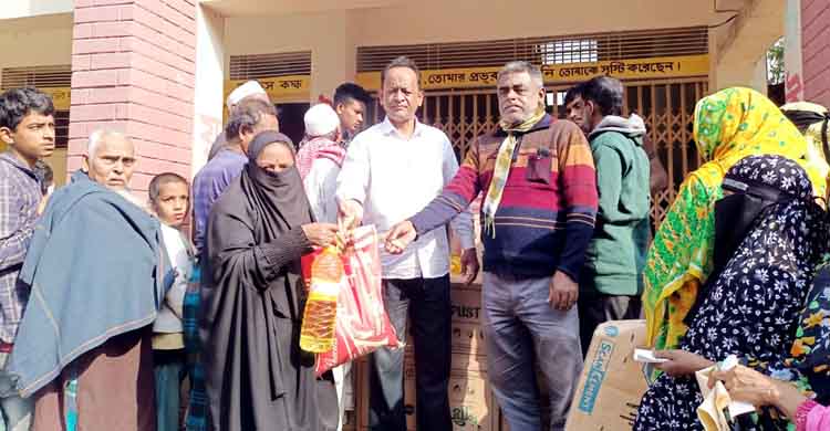 ফরিদগঞ্জ পৌরসভায় ভর্তুকি মূল্যে টিসিবি পণ্য বিক্রয়  