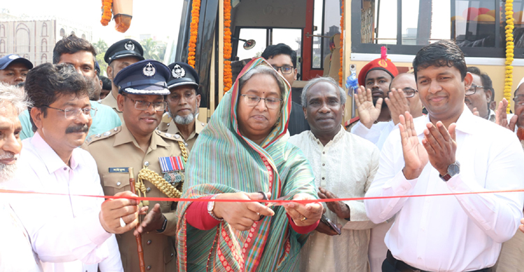 চাঁদপুর সরকারি কলেজের শিক্ষার্থীরা পেলো নতুন বাস