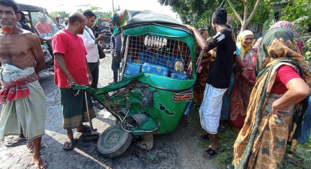 মতলব উত্তরের সড়ক দুর্ঘটনায় নিহত ১, আহত ৬