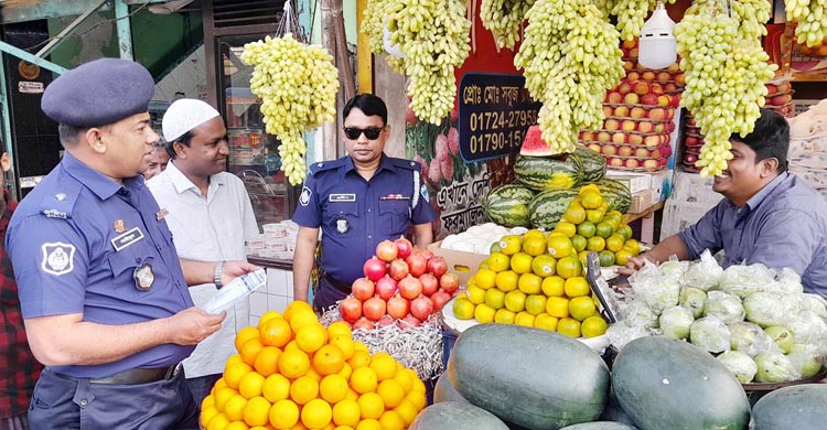 দ্রব্যমূল্য বিষয়ক ফরিদগঞ্জ থানা পুলিশের বাজার মনিটরিং     