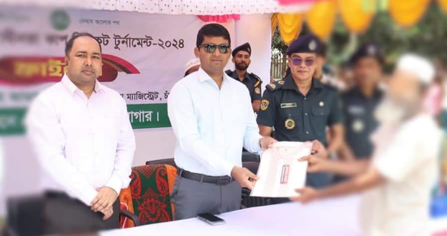 চাঁদপুর জেলা প্রশাসকের কারাগার পরিদর্শন ও ঈদ সামগ্রী বিতরণ