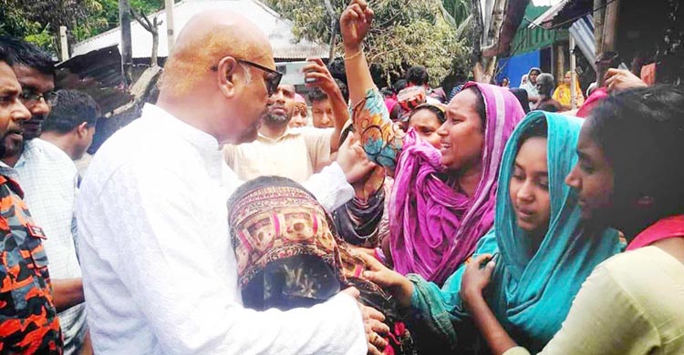 হাজীগঞ্জে বসতঘর আগুনে পুড়ে ৫টি পরিবার নিঃস্ব  