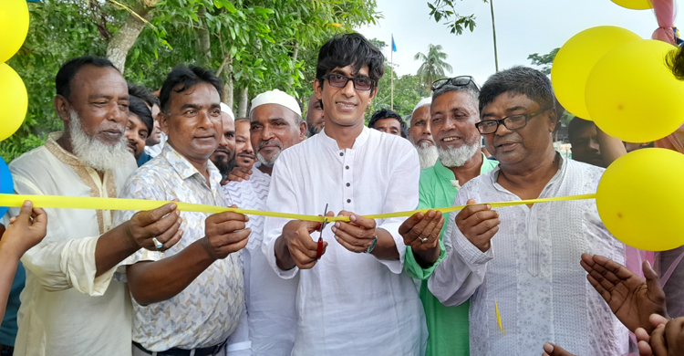 উত্তর রঘুনাথপুর মজিদ খান বাড়ি সড়ক উদ্বোধন করলেন মেয়র জিল্লুর রহমান জুয়েল  