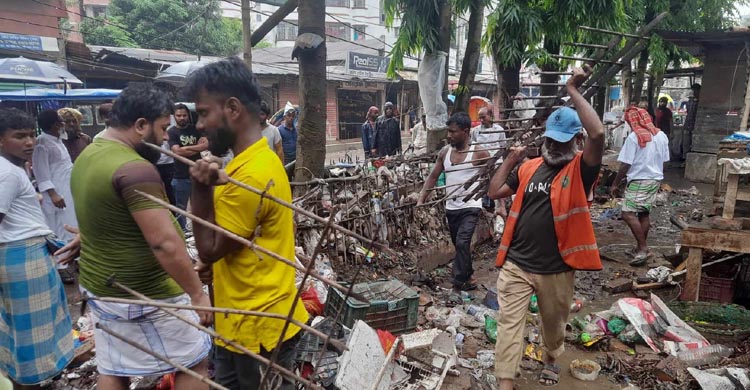 বিপণীবাগ বাজার জঞ্জালমুক্ত : এই প্রথম পৌরসভার এমন উচ্ছেদ