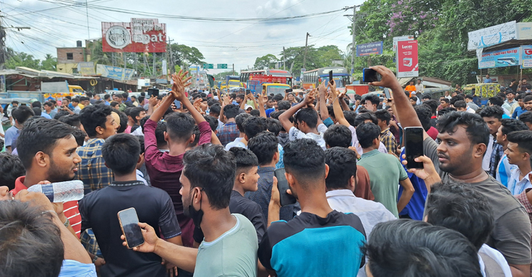 হাজীগঞ্জে কোটা সংস্কার আন্দোলনে দফায় দফায় ধাওয়া 