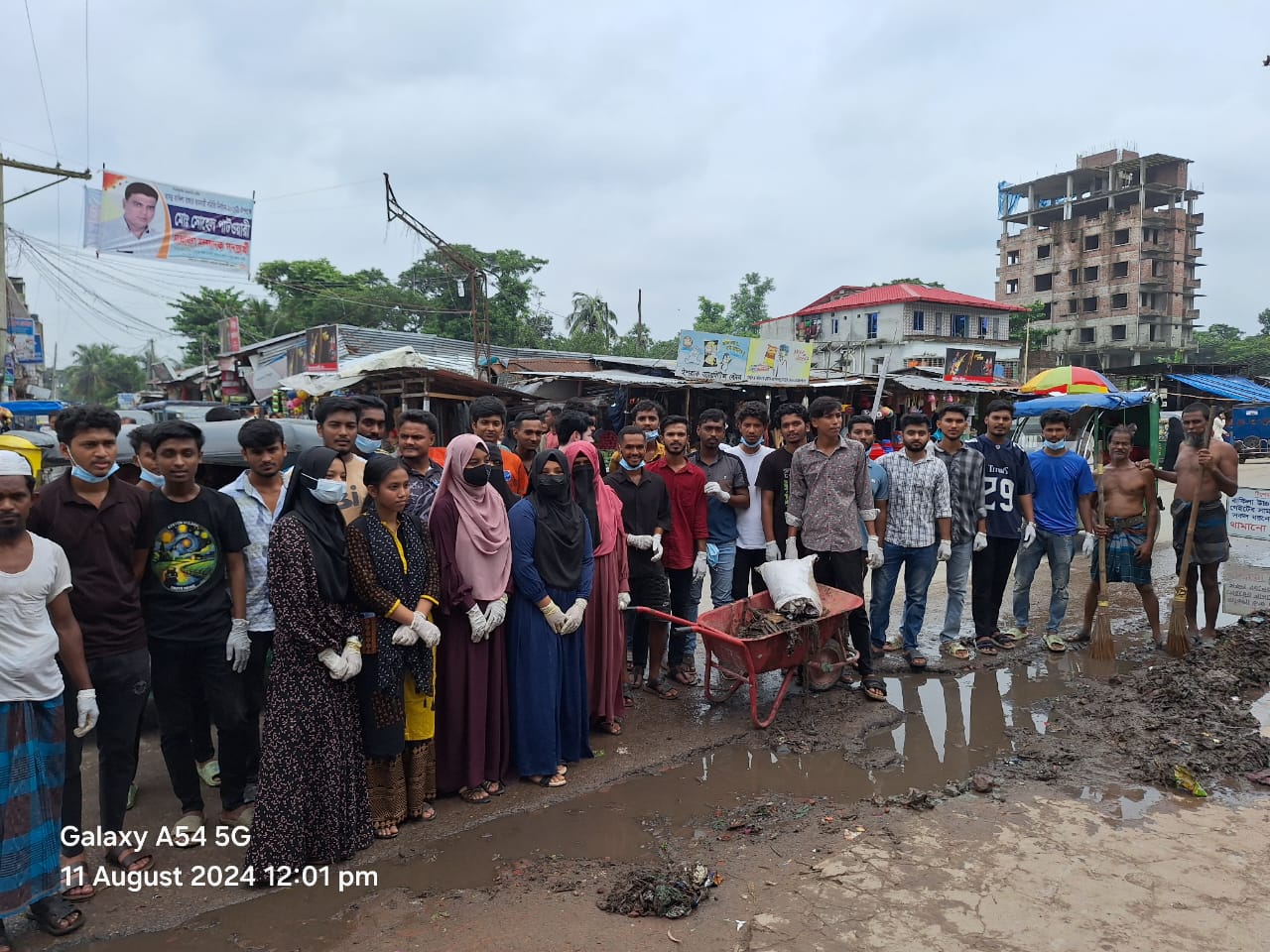 বাকিলার বাজারে ছাত্রদের উদ্যোগে পরিস্কার পরিচ্ছন্নতা শুরু