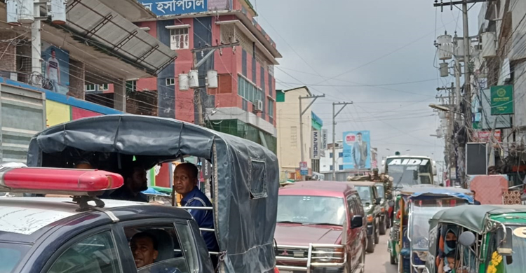 হাজীগঞ্জ থানা পুলিশের কার্যক্রম চলছে পুরোপুরি 