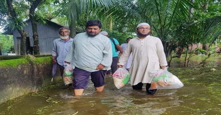 শাহরাস্তি উপজেলা জামায়াতের আমিরের নেতৃত্বে ত্রাণ তৎপরতা  