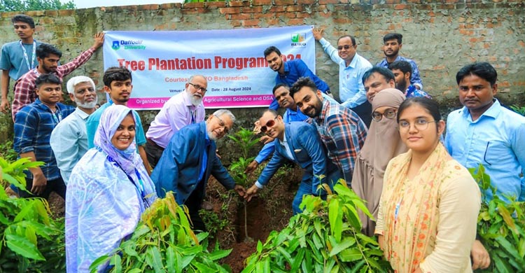 ড্যাফোডিল বিশ্ববিদ্যালয়ে জলবায়ু সংকট মোকাবিলায় বৃক্ষরোপণ 