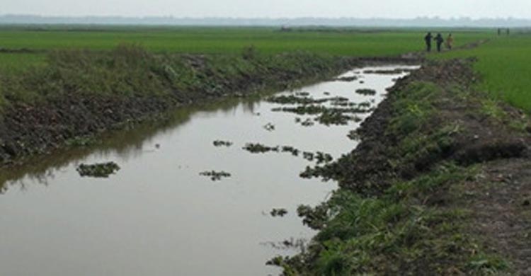 খাল ভরাট : ১১ বছর ধরে জলাবদ্ধতা ॥ হুমকিতে চাষাবাদ  