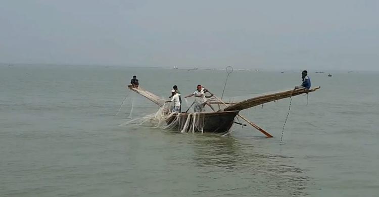 মতলবের মেঘনায় ইলিশের আকাল ॥ দুঃসময়ে ঋণগ্রস্ত জেলেরা 