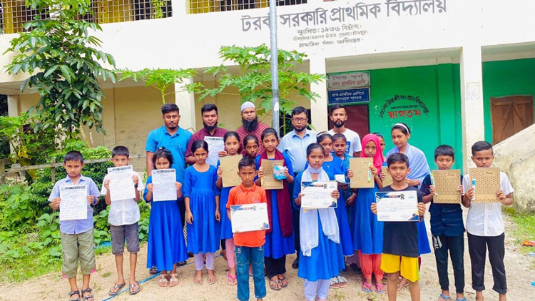 মতলব উত্তরে দুর্বার পাঠশালা সংগঠনের শিক্ষার্থীদের মাঝে কুইজ প্রতিযোগিতা     