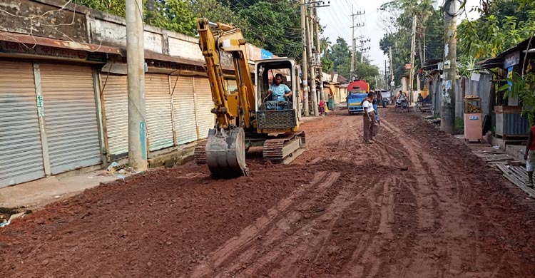 ভোগান্তি নিরসনে শুরু হলো নিউ ট্রাক রোডের সংস্কার কাজ  