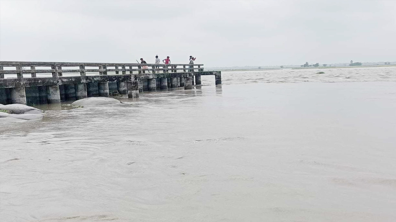 উত্তরাঞ্চলে আকস্মিক বন্যায় পানিবন্দি লক্ষাধিক মানুষ