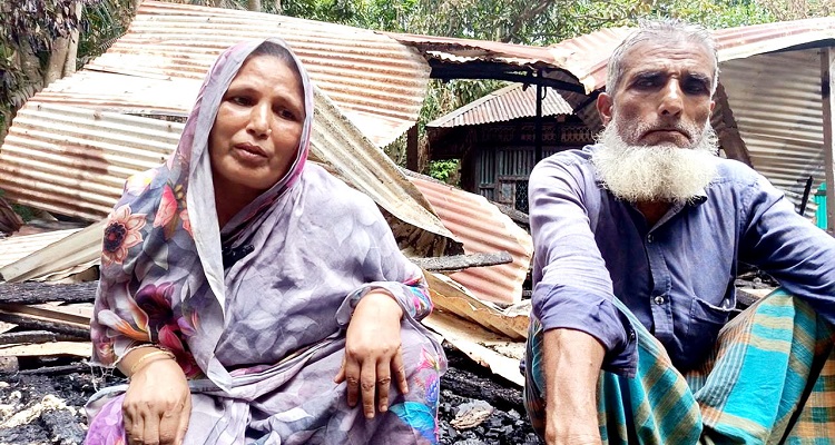 তিলে তিলে গড়া দিনমজুর লেদুু মিয়ার স্বপ্ন আগুনে পুড়ে ছাই