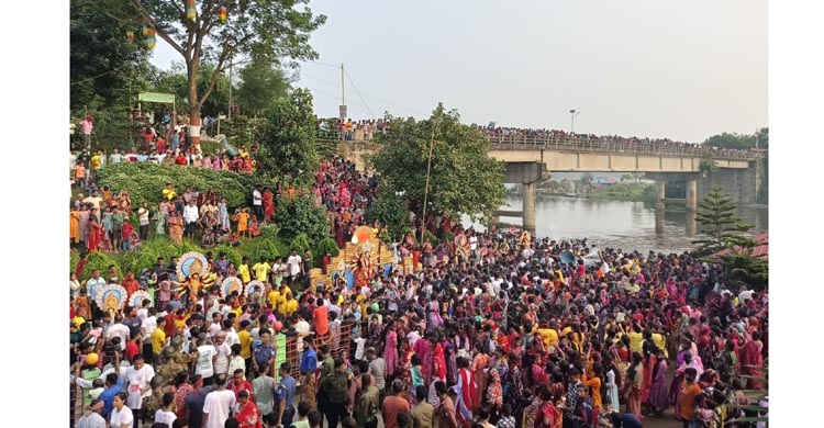 শাহরাস্তিতে প্রতিমা বিসর্জন