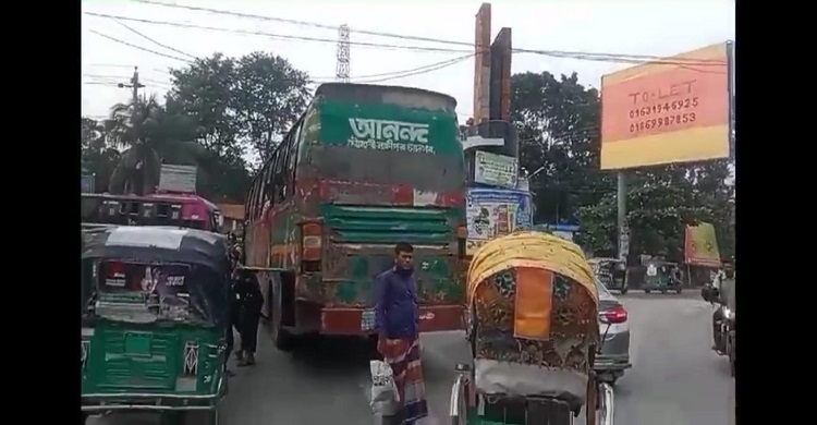 আনন্দ পরিবহন বাসের খামখেয়ালিপনা...