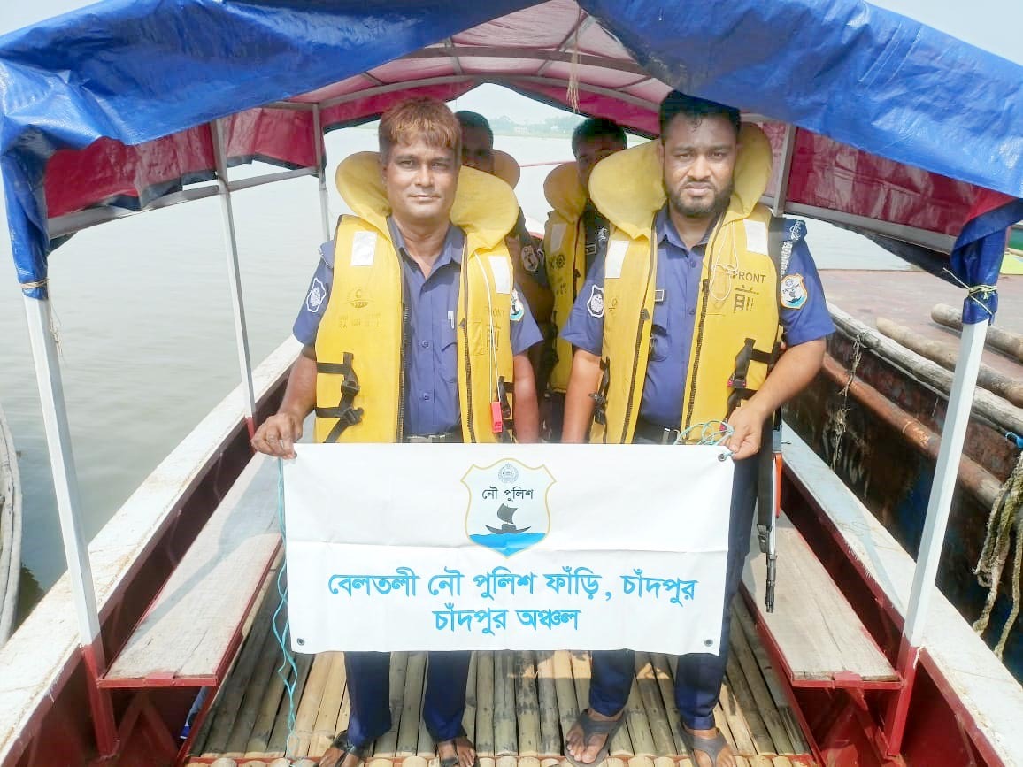 বেলতলী নৌ পুলিশ ফাঁড়ির সাঁড়াশি অভিযানে মেঘনায় ১৪ জেলে আটক