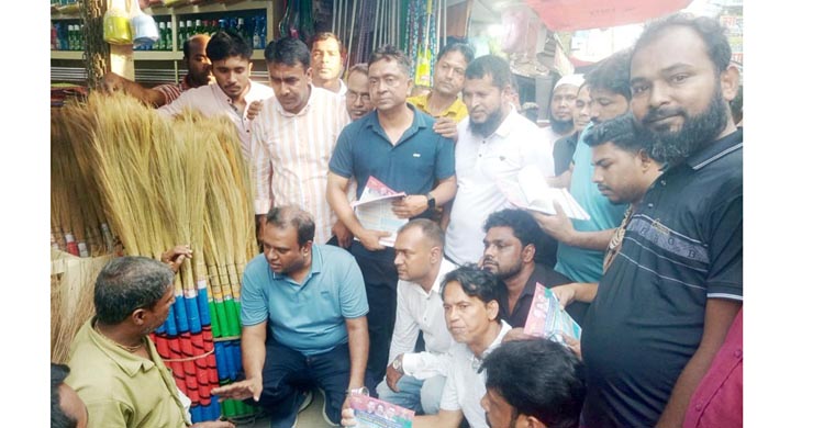 ৩১ দফা বাস্তবায়নে মতলব দক্ষিণে কেন্দ্রীয় যুবদলের লিফলেট বিতরণ