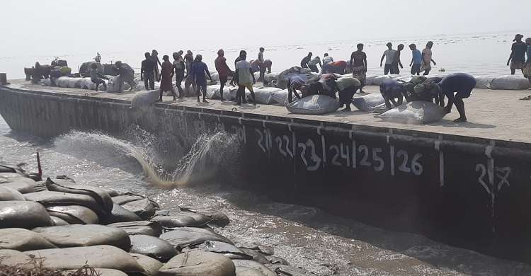 হরিসভা মন্দির কমপ্লেক্স  এলাকায় শহর রক্ষা বাঁধের কাজ শুরু