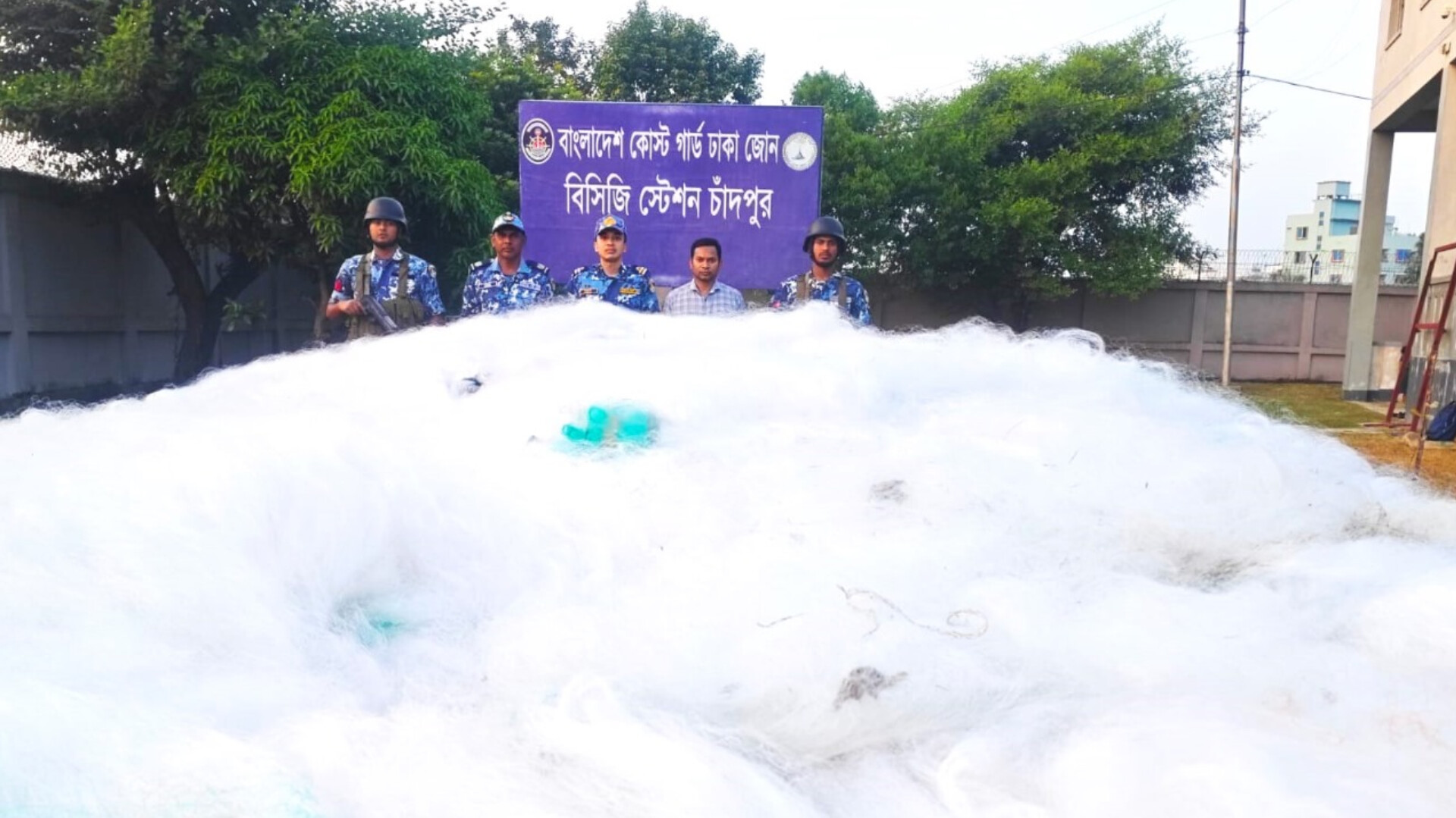 কোস্ট গার্ডের অভিযান  : ১৬ লাখ মিটার  কারেন্ট জাল জব্দ