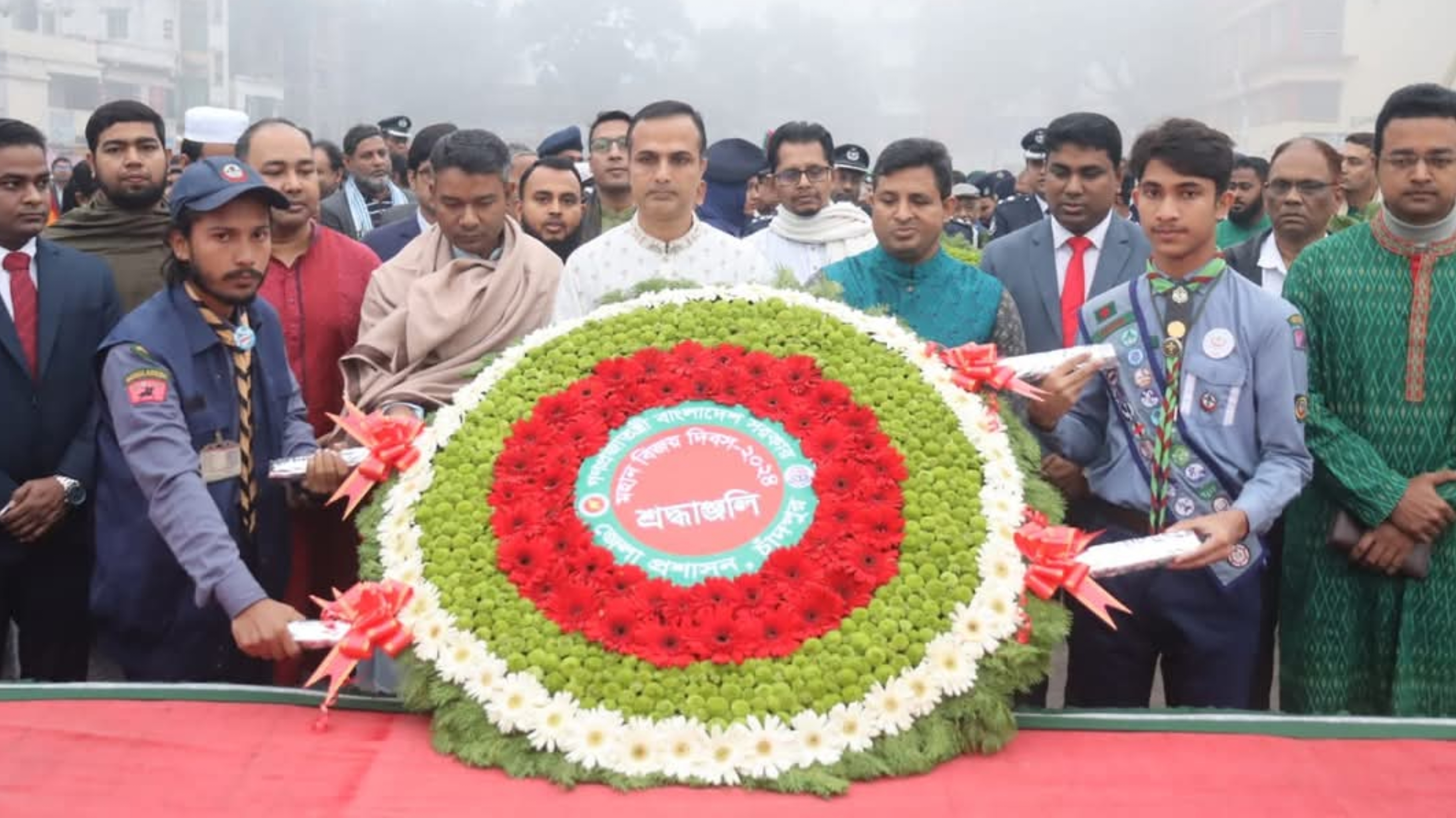 মহান বিজয় দিবসে জেলা প্রশাসকের শ্রদ্ধা নিবেদন