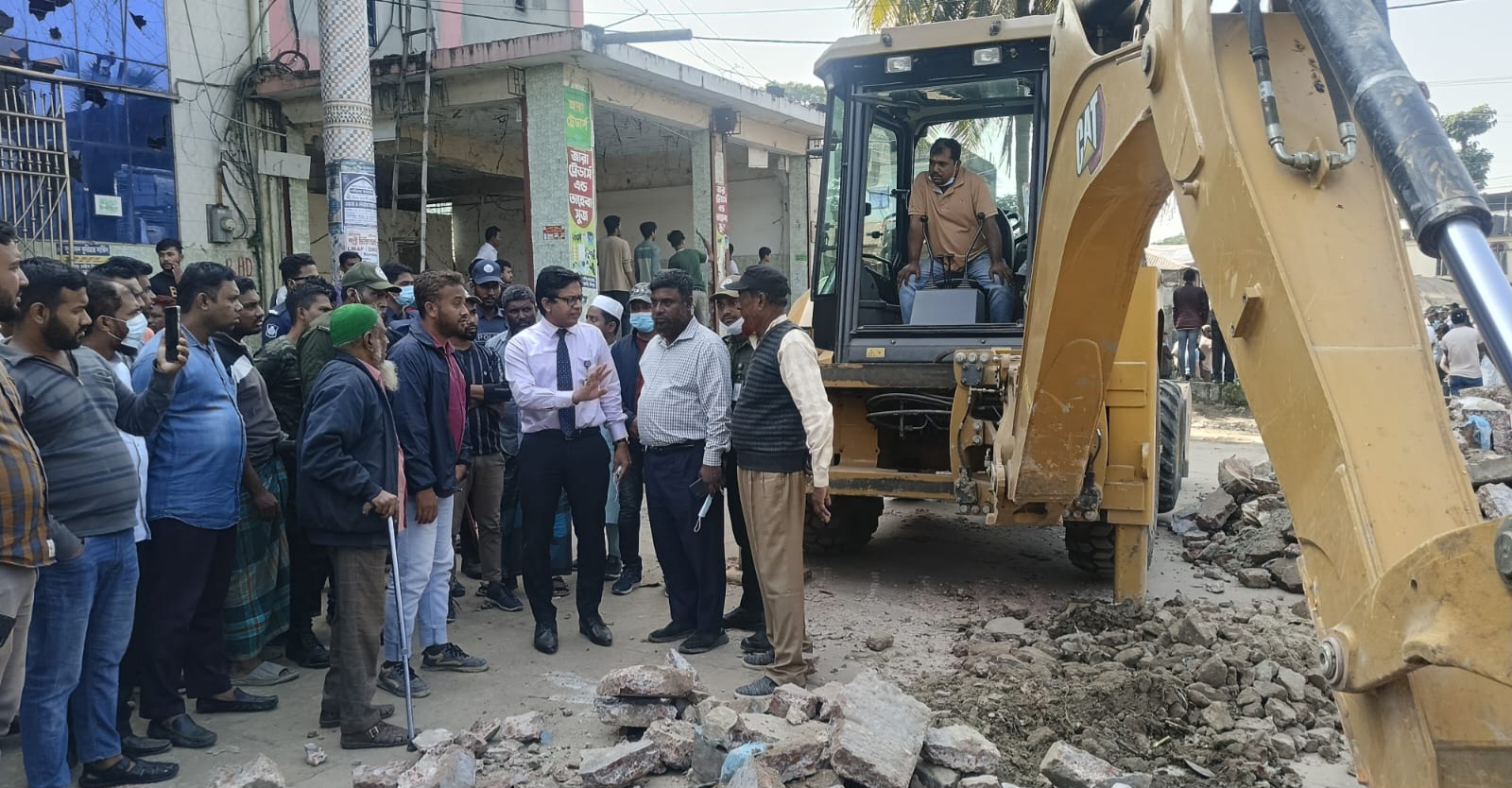 শাহরাস্তিতে চাঁদপুর-কুমিল্লা আঞ্চলিক মহাসড়কে ৫ শতাধিক অবৈধ স্থাপনা উচ্ছেদ