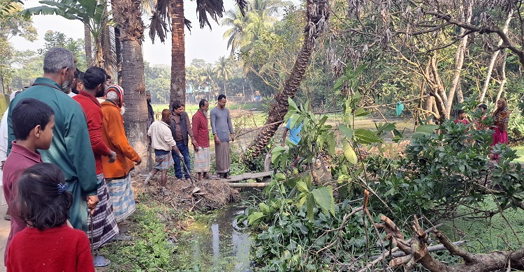 খাল পুনরুদ্ধারে স্বেচ্ছাশ্রম!