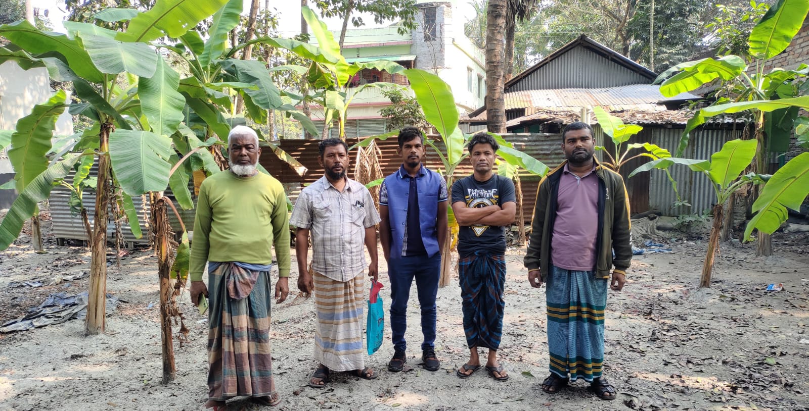 রঘুনাথপুরে কৌশলে অসহায়দের জায়গা দখলের পাঁয়তারা করার অভিযোগ আওয়ামী লীগ নেতার বিরুদ্ধে