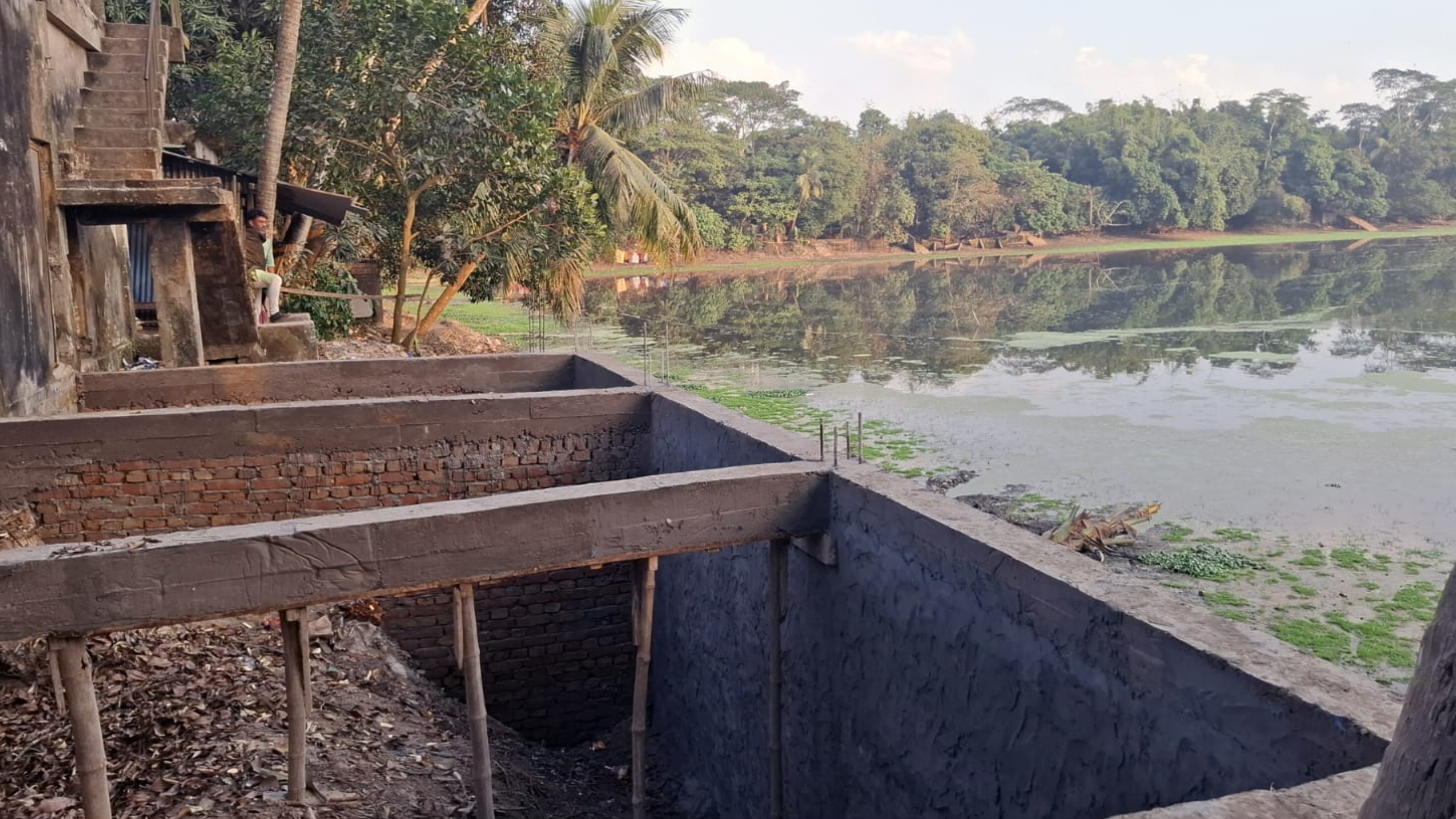 কড়ৈতলী দিঘি ঘিরে অবৈধ পাকা স্থাপনা তৈরির হিড়িক!