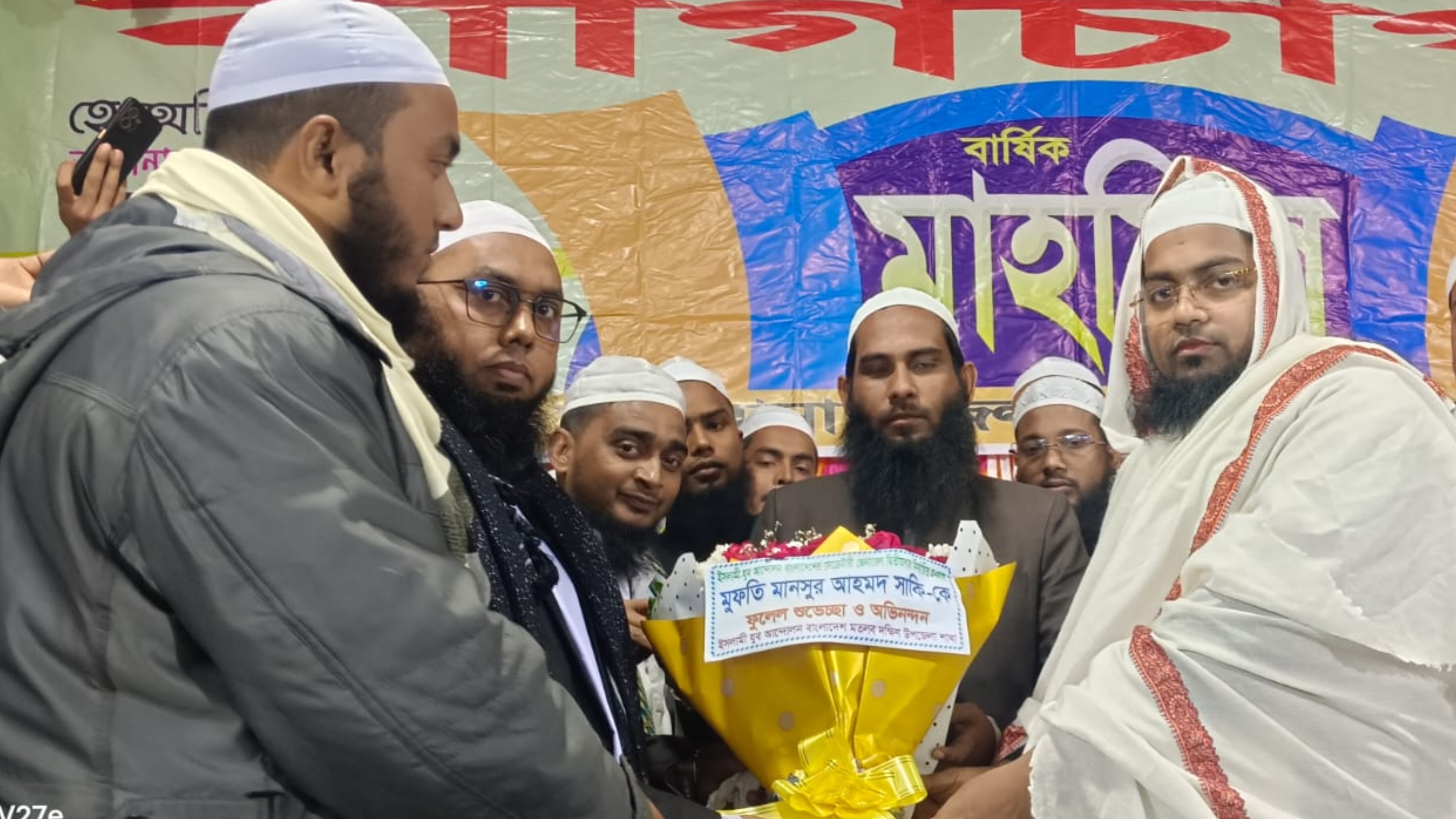 যুব আন্দোলনের সেক্রেটারি জেনারেলকে  ফুলেল শুভেচ্ছা ও অভিনন্দন