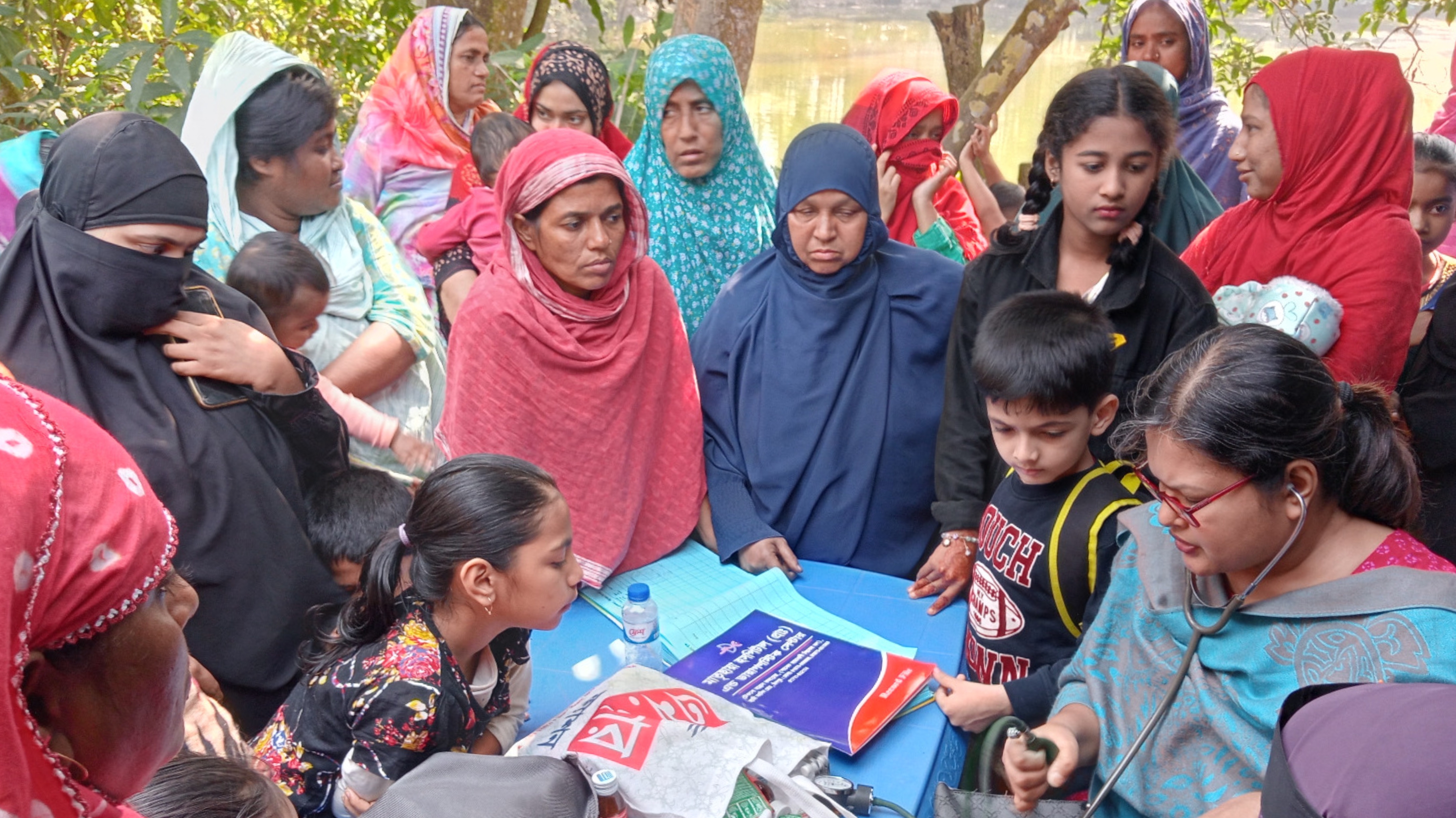 শাহমাহমুদপুরে মা ও শিশু স্বাস্থ্য বিষয়ক উঠান বৈঠক ও ফ্রি চিকিৎসা সেবা