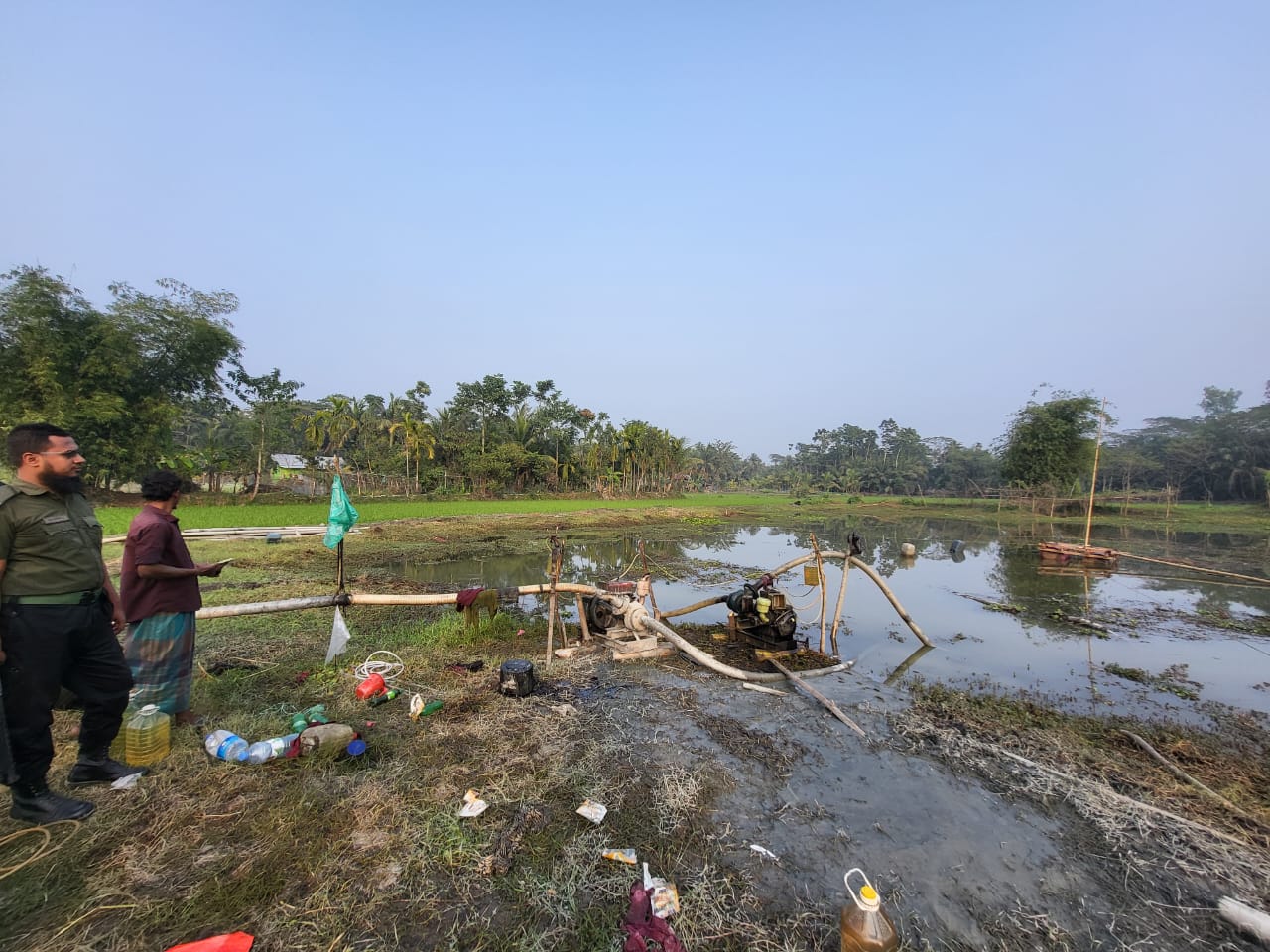 ফসলি জমি থেকে বালু তোলায় লাখ টাকা জরিমানা