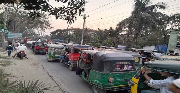 বাবুরহাট থেকে পায়ে হেঁটে চাঁদপুর