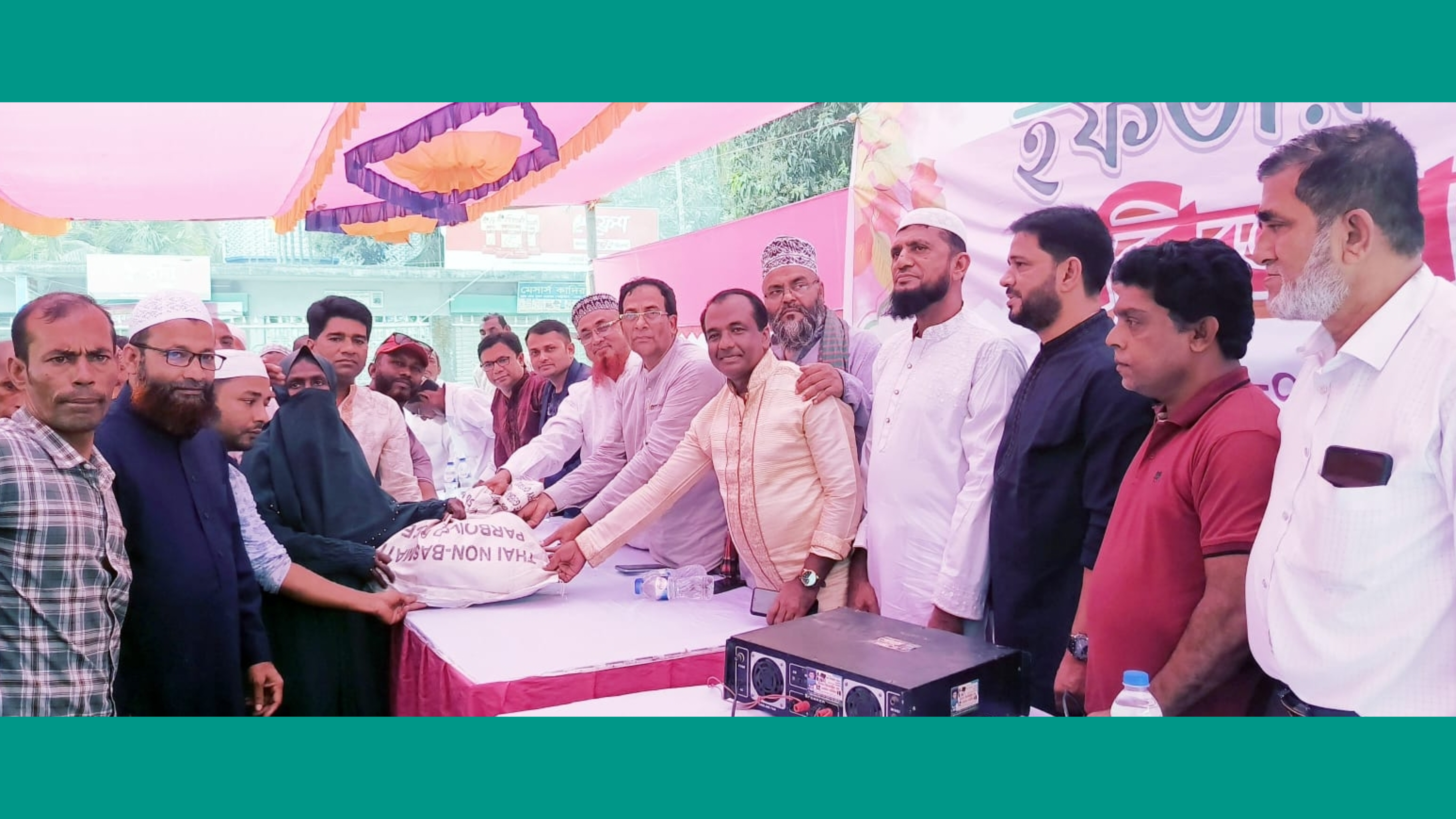 ফরিদগঞ্জে ঈগল স্টার ফাউন্ডেশনের ইফতার সামগ্রী বিতরণ