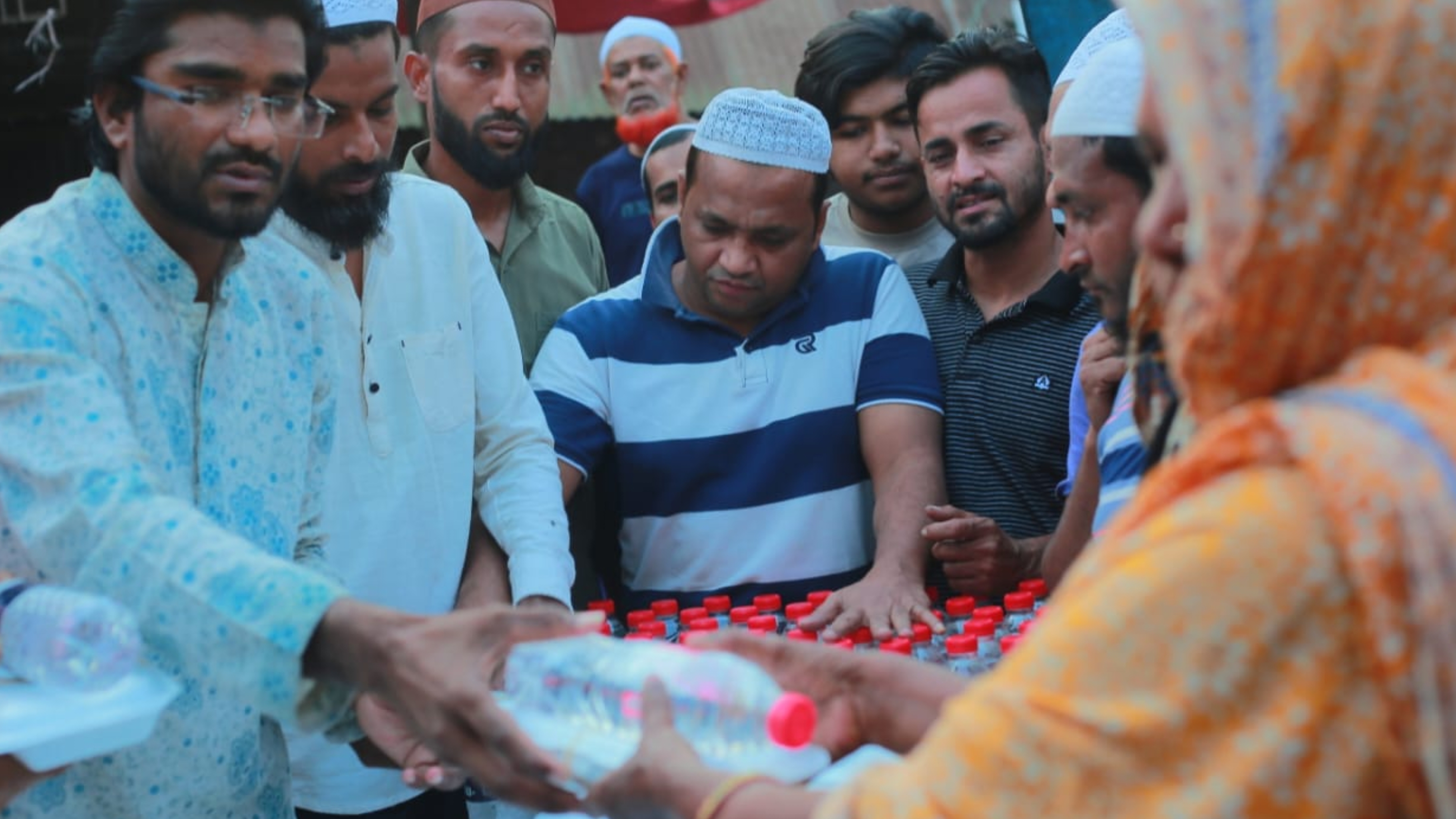 খালেদা জিয়া ও তারেক রহমানের সুস্থতা কামনায় জেলা স্বেচ্ছাসেবক দলের সিনিয়র যুগ্ম আহ্বায়ক শামছুল আলম সূর্যের ইফতার বিতরণ