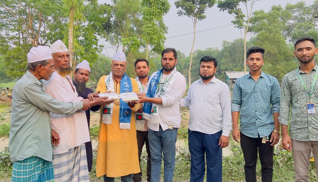 মতলব উত্তরে মইনীয়া যুব ফোরামের ইফতার বিতরণ